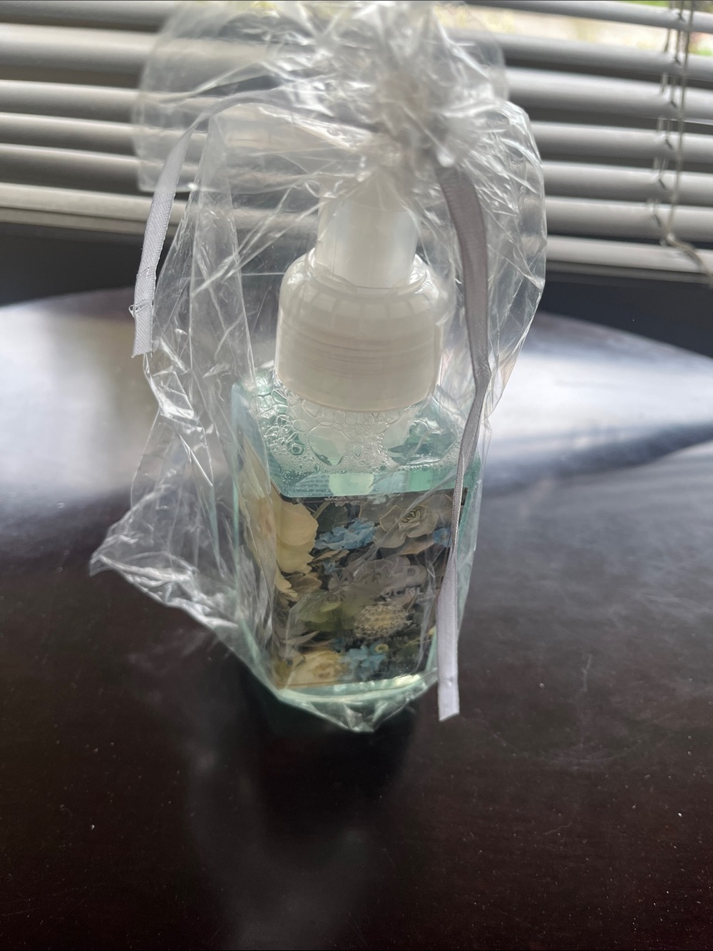Bath & Body Works Wild Honeysuckle Foaming Hand Soap - Blue/Green/White